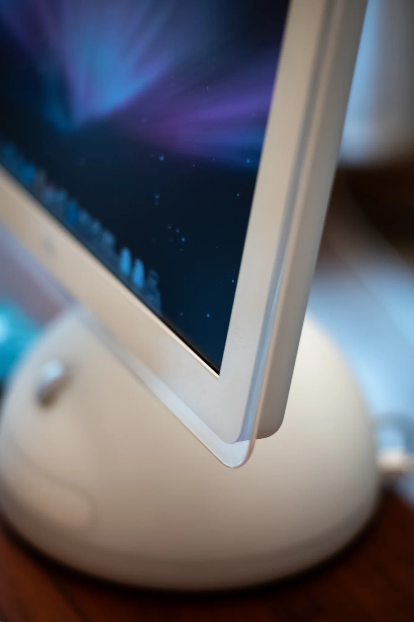 iMac G4 edge profile